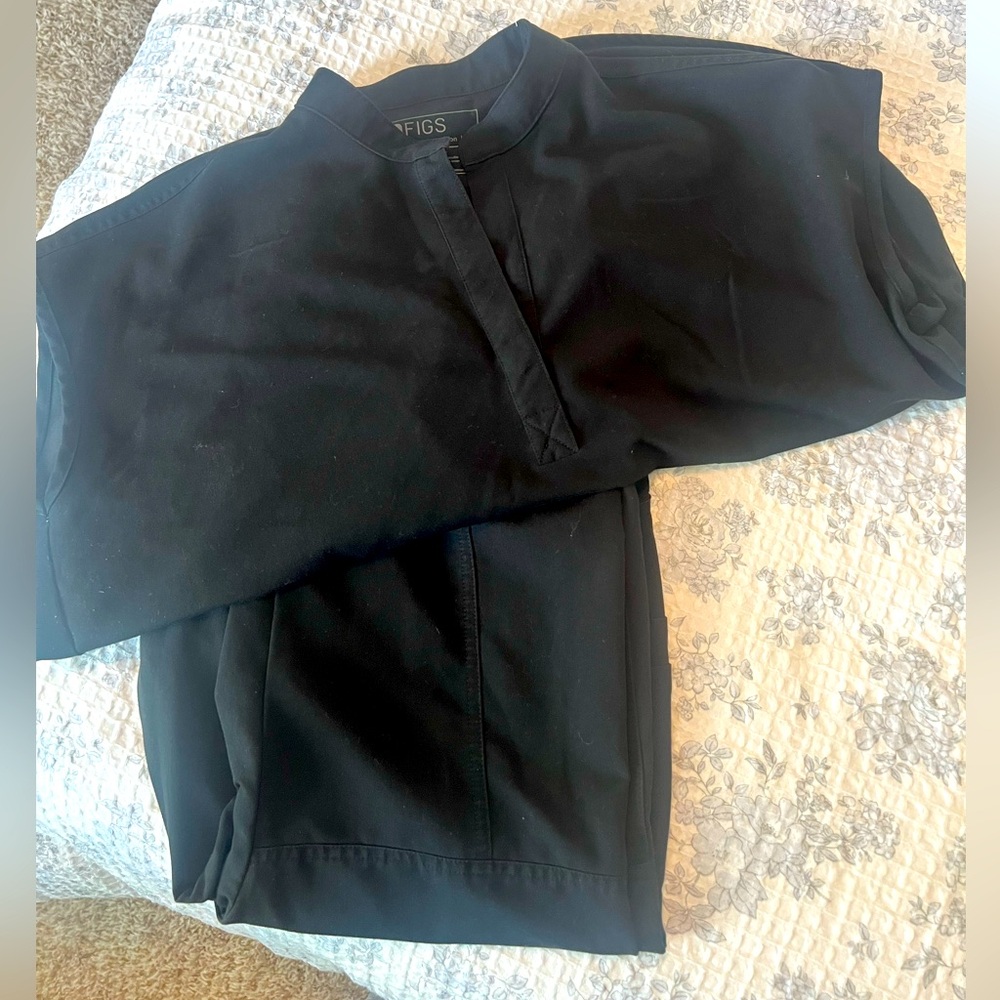 Figs women’s scrubs. Size petite XL. Gently used without damage